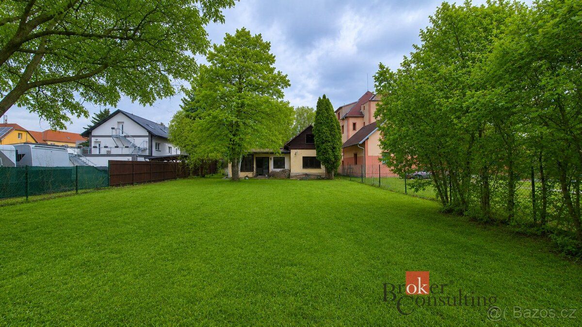 Prodej rodinného domu Praha Lahovice, pozemek 1428 m²Nabízím