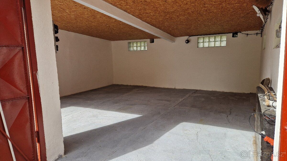Garáž je po rekonstrukci s 220V,380V 5x6m