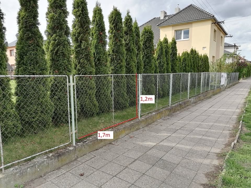 Možnost pronájmu plochy na plotě rodinného domu. 1000,-Kč/mě
