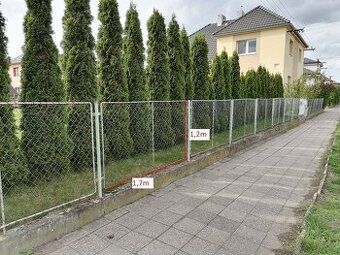 Možnost pronájmu plochy na plotě rodinného domu. 1000,-Kč/mě