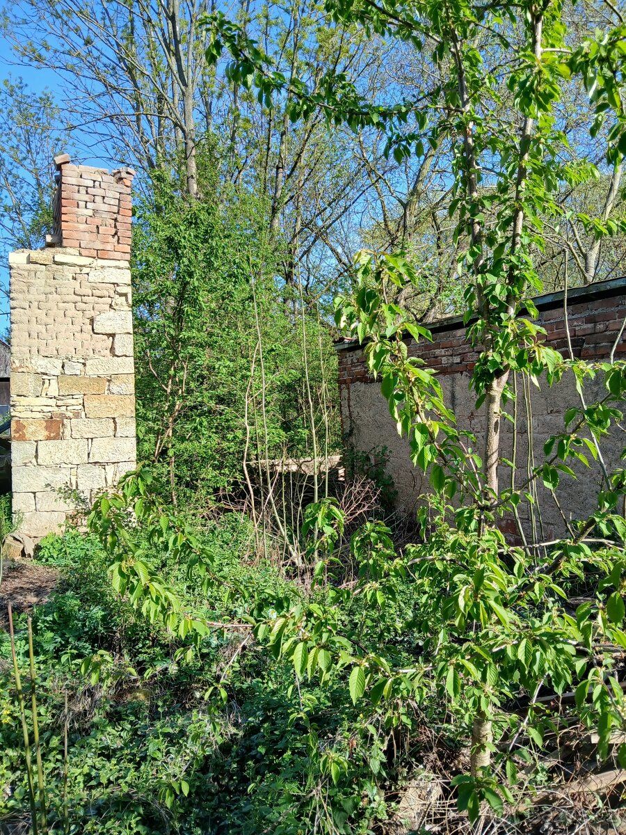Pozemek o celkové výměře 4 557 m² se nachází v obci Zachrašť