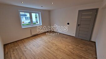 Nabízíme k pronájmu reprezentativní byt 3+kk (88 m²) v kompl