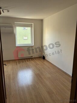 Nabízíme k pronájmu světlý a moderní byt 2+kk s celkovou plo