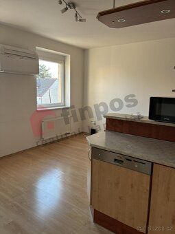 Nabízíme k pronájmu světlý a moderní byt 2+kk s celkovou plo