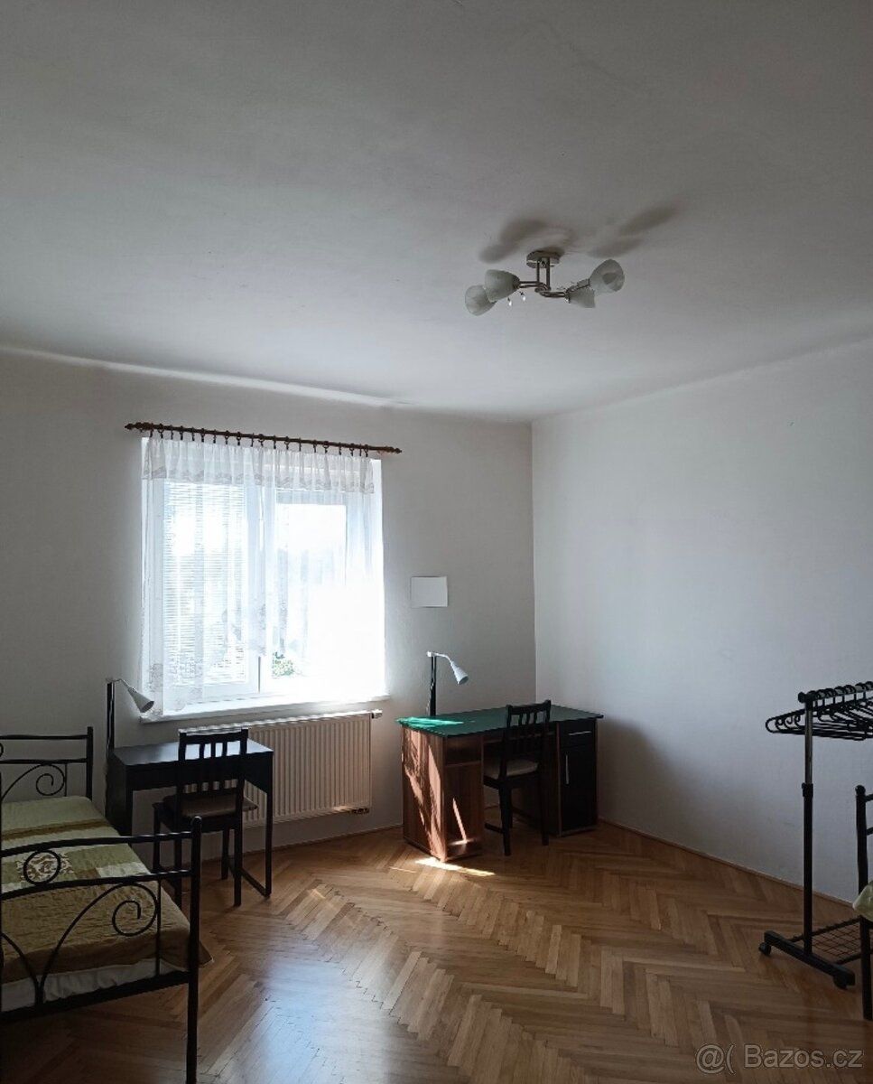 Od 1.9 hľadám na byt dvoch ľudí. Hľadám čisto len študentov 