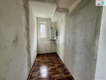 , Nabízím k pronájmu světlý a prostorný byt v panelovém domě