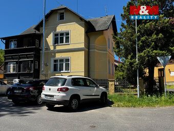 Nabízíme k prodeji světlý a útulný byt 2+1 ve Svoru, který d