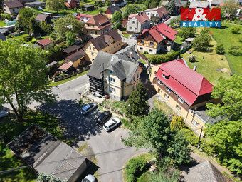 Nabízíme k prodeji světlý a útulný byt 2+1 ve Svoru, který d