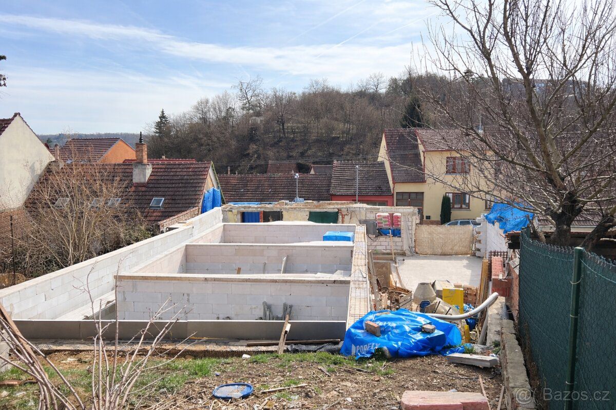 Nabízím k prodeji rozestavěnou stavbu rodinného domu na vlas