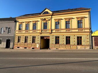 Nabízím parkovací místo v centru Boskovic, je uzavřeno vraty