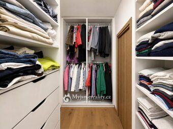 Ev.č. 00135 Nadčasový rodinná vila s dispozicí 6+KK, garáží,