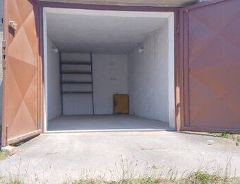 Nabízím k dlouhodobému pronájmu suchou prostornou garáž po r