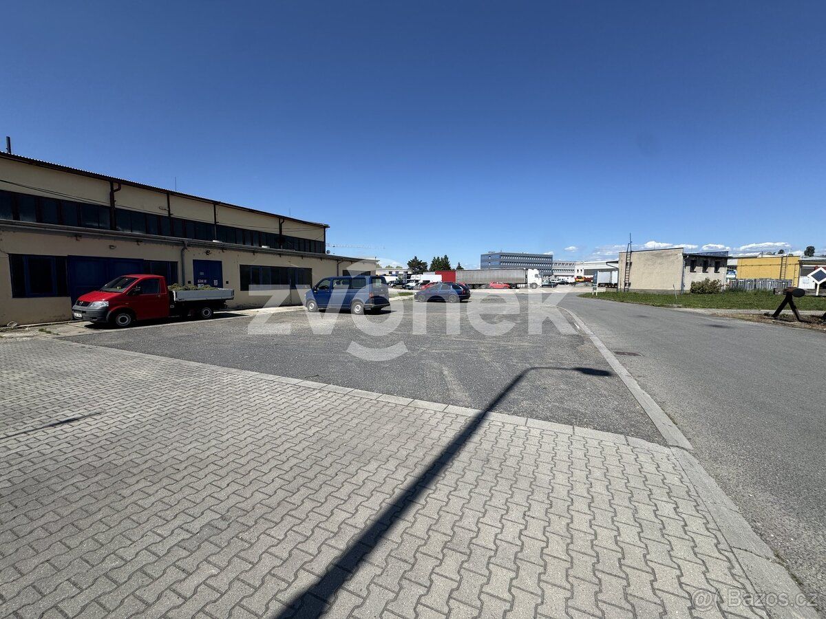 Ev.č. ZL04726 Nabízíme k pronájmu zpevněnou venkovní plochu 