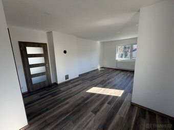 Prodam dvougeneracni dum 283m2, pozemek 873 m2. Po kompletni