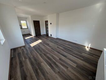 Prodam dvougeneracni dum 283m2, pozemek 873 m2. Po kompletni