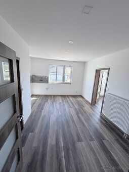 Prodam dvougeneracni dum 283m2, pozemek 873 m2. Po kompletni