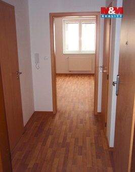 Nabízíme k dlouhodobému pronájmu světlý byt 1+kk o výměře 31