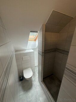Slunný podkrovní mezonet 3+kk (77,5 m²) s klimatizací, vlast