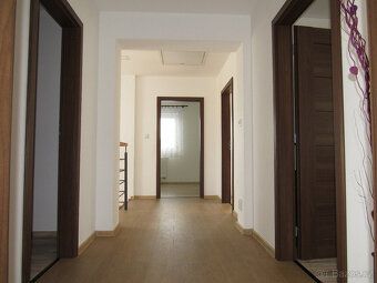 Nabízíme Vám novostavbu samostatně stojícího dvoupodlažního 