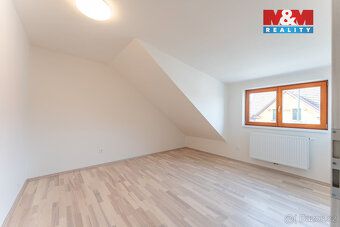 Nabízíme vám k prodeji prostorný rodinný dům, kousek od námě