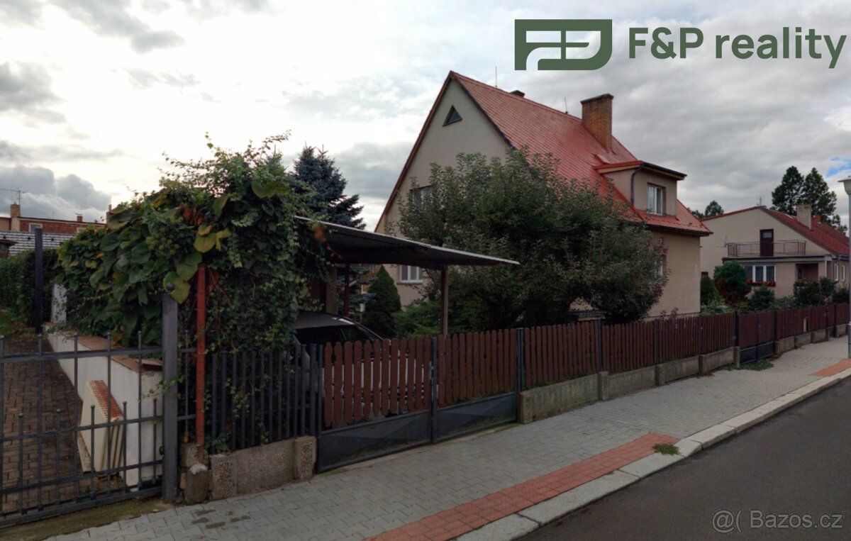 Prodej zděné garáže o 18m2. Do garáže je zavedena elektřina 