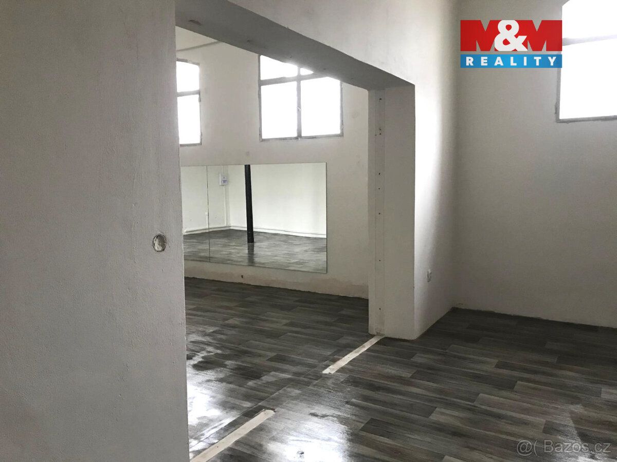 Nabízíme k pronájmu atraktivní komerční prostor 150 m² v Bra