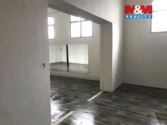 Nabízíme k pronájmu atraktivní komerční prostor 150 m² v Bra