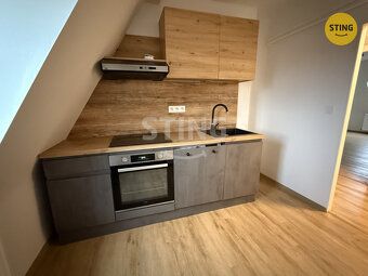 Nabízíme pronájem podkrovního bytu 2+1 o výměře 55 m2. Byt s