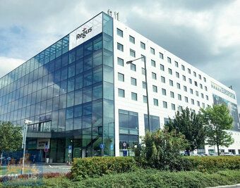 Kancelář se nachází ve strategicky situované budově Europort