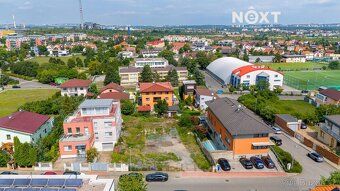 Prodej pěkné stavební parcely umístěné mezi stávající zástav