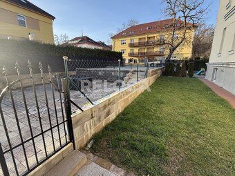 Nabízím k prodeji byt 1+kk s vlastním vchodem o ploše 32 m²,