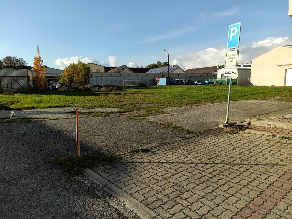 Nabízím k pronájmu komerční pozemek v Pelhřimově. 1700 m2 v 