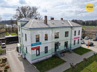 K prodeji komerční objekt s pozemkem dvora a menšími přilehl