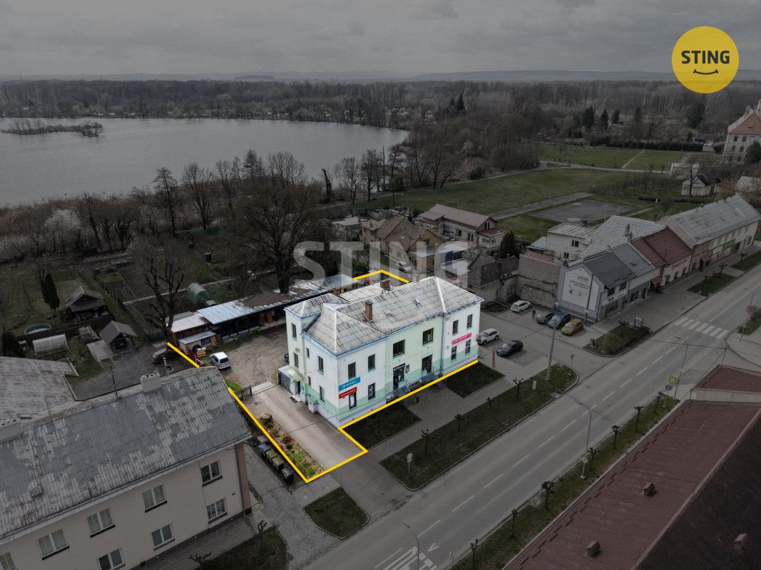 K prodeji komerční objekt s pozemkem dvora a menšími přilehl