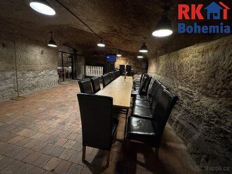 Nabízíme k pronájmu jedinečnou restauraci Graal ve skále v a