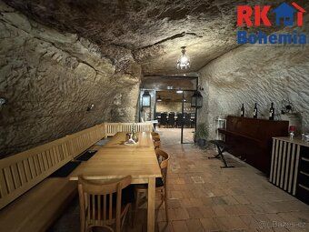 Nabízíme k pronájmu jedinečnou restauraci Graal ve skále v a