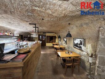 Nabízíme k pronájmu jedinečnou restauraci Graal ve skále v a