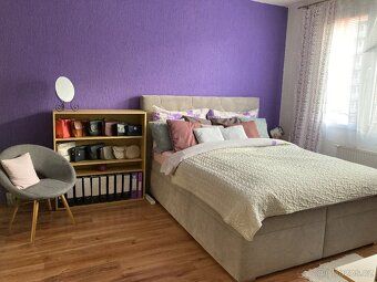Byt o dispozici 1+1 (36 m2) byl rekonstrukcí upraven na 2+kk