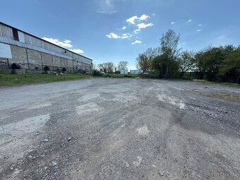 Pozemek 1000m2 malou chatkou cca 3x4m