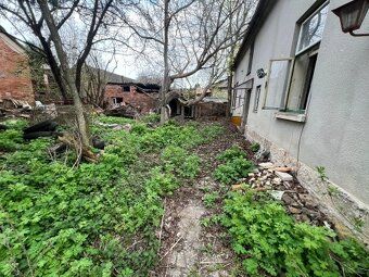 Prodej rodinného domu se šesti velmi prostornými slunnými po