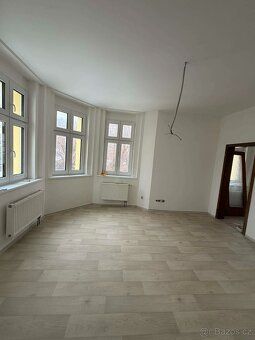 Nadstardantní vila 6 bytů 7 kancelářských prostor 2 garáže -
