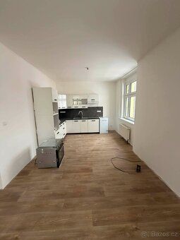 Nadstardantní vila 6 bytů 7 kancelářských prostor 2 garáže -