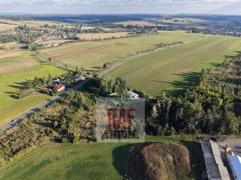 Slunný lesní pozemek 11.295m2 na okraji obce Sazomín (7 km o