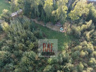 Slunný lesní pozemek 11.295m2 na okraji obce Sazomín (7 km o