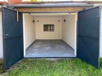 Prodám garáž 21m2 v super stavu na vlastním pozemku. Garáž m