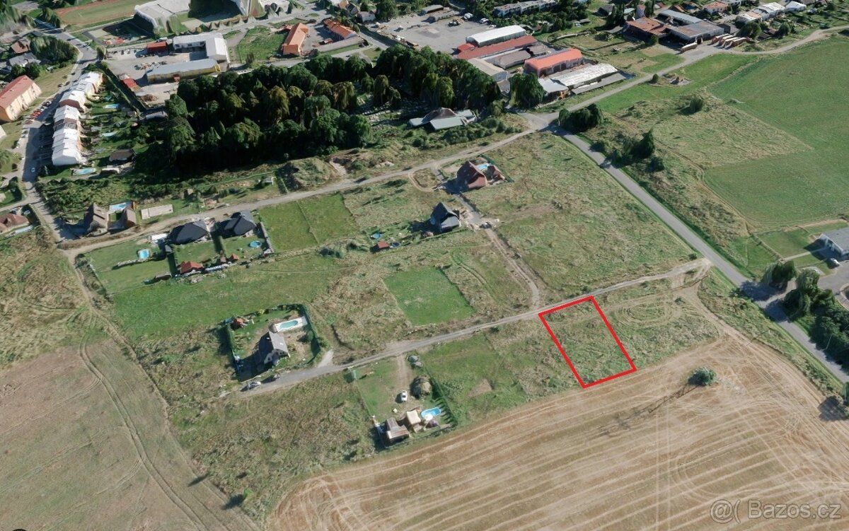 Nabízím k prodeji ideální pozemek určený pro bydlení v klidn