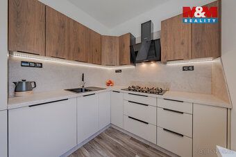 Nabízíme k prodeji nově zrekonstruovaný byt 2+1 v cihlovém b