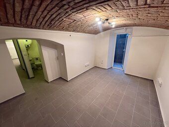 Předmět: Pronájem kanceláří 54 m² a 25 m² v Kolíně – i jedno