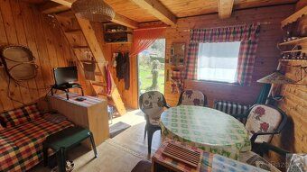 Nabízíme Vám k prodeji udržovanou chatku o zast. pl.17 m2 s 