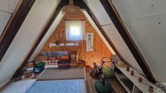 Nabízíme Vám k prodeji udržovanou chatku o zast. pl.17 m2 s 
